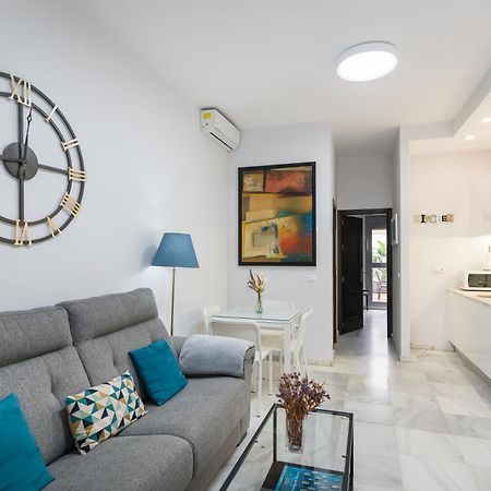 Apartamento Triana Deluxe Con Patio Privado เซบีญา ภายนอก รูปภาพ