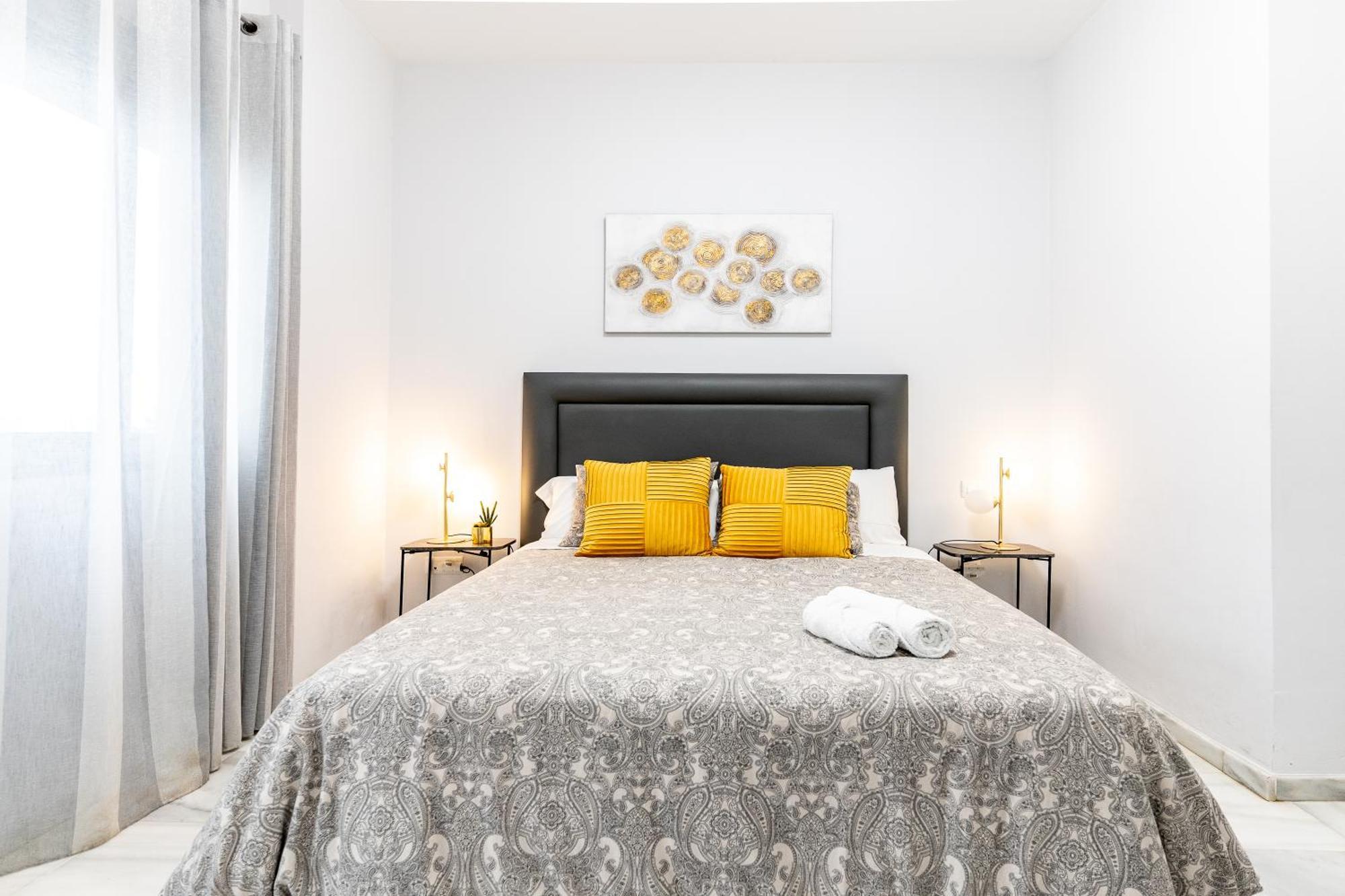 Apartamento Triana Deluxe Con Patio Privado เซบีญา ภายนอก รูปภาพ